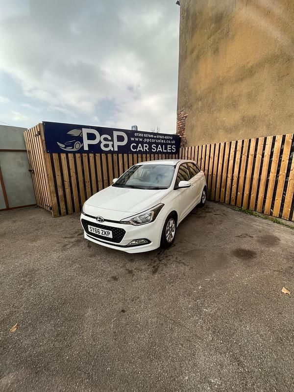 White Used 2016 Hyundai i20 SE Hatchback | £4,380 (A bit pricey) - Image 1/4