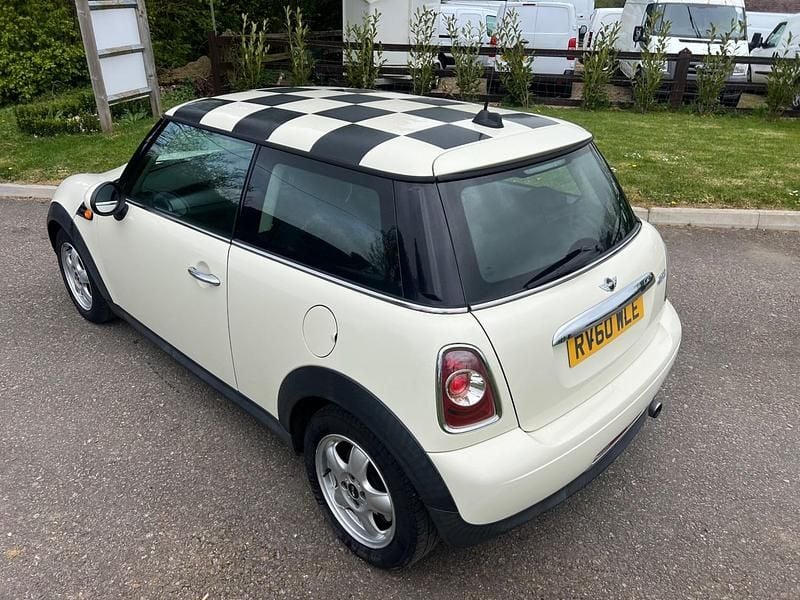Used Mini Cooper Hatch 2011 White Hatchback