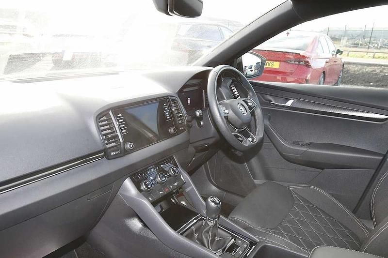 Used Skoda Karoq SportLine 110 HP (80 kW) 2024 Moon white metallic SUV