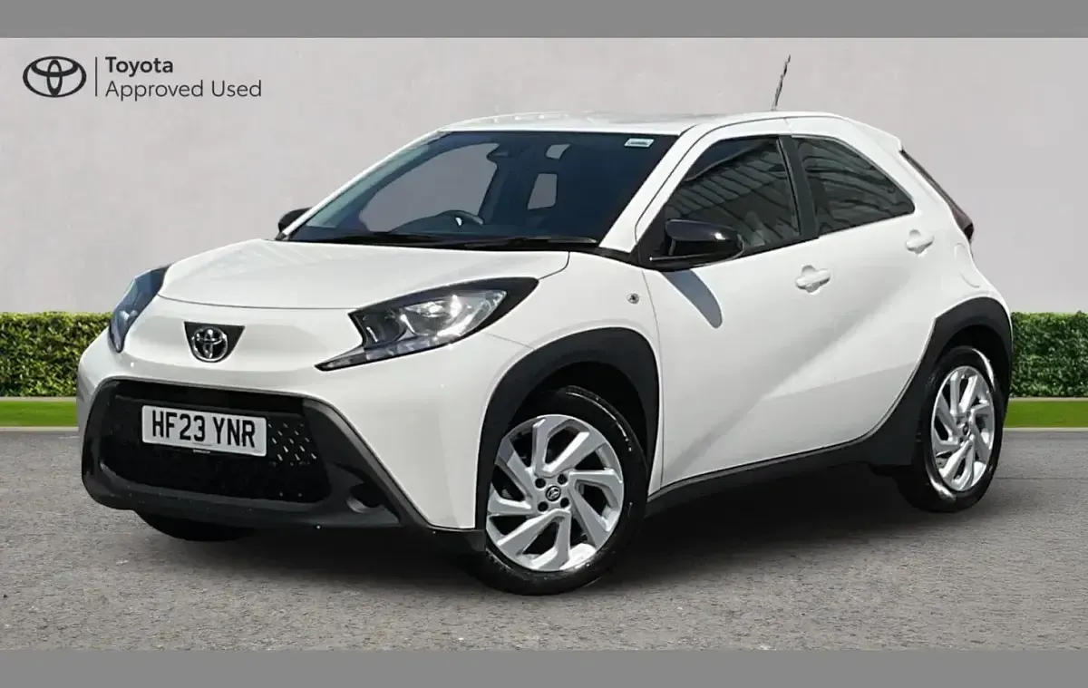 Used Toyota Aygo X PURE 72 HP (52 kW) 2023 White SUV