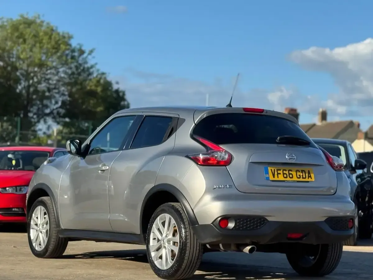 Used Nissan Juke N-Connecta 110 HP (80 kW) 2017 Silver SUV
