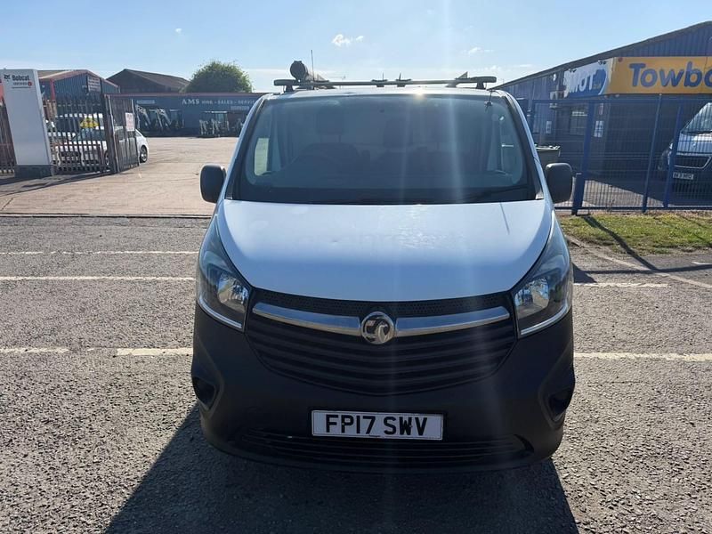 Second-hand Vauxhall Vivaro 2017 Alb