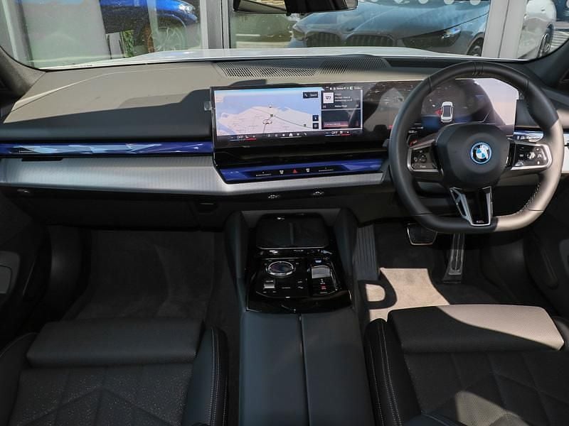 Used BMW i5 M Sport 246 kW (335 HP) 2023 White Sedan