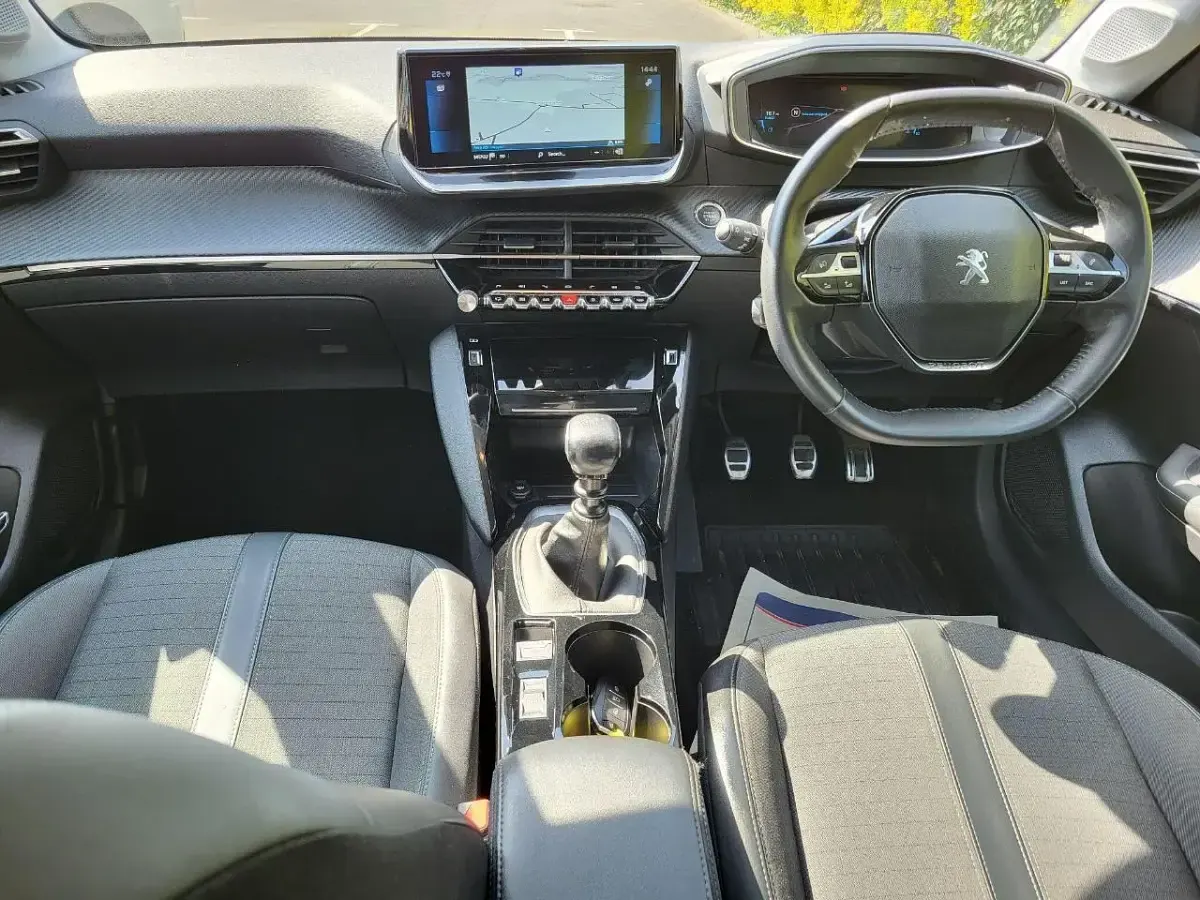 Gebraucht Peugeot 208 Allure+ 99 PS (72 kW) 2022 Gelb Kleinwagen