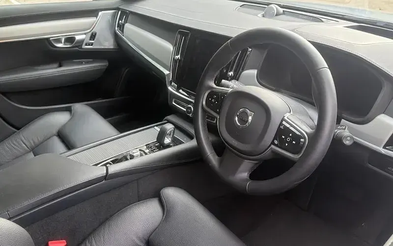 Used Volvo V90 CC Ultimate 300 HP (220 kW) 2023 Grey Estate
