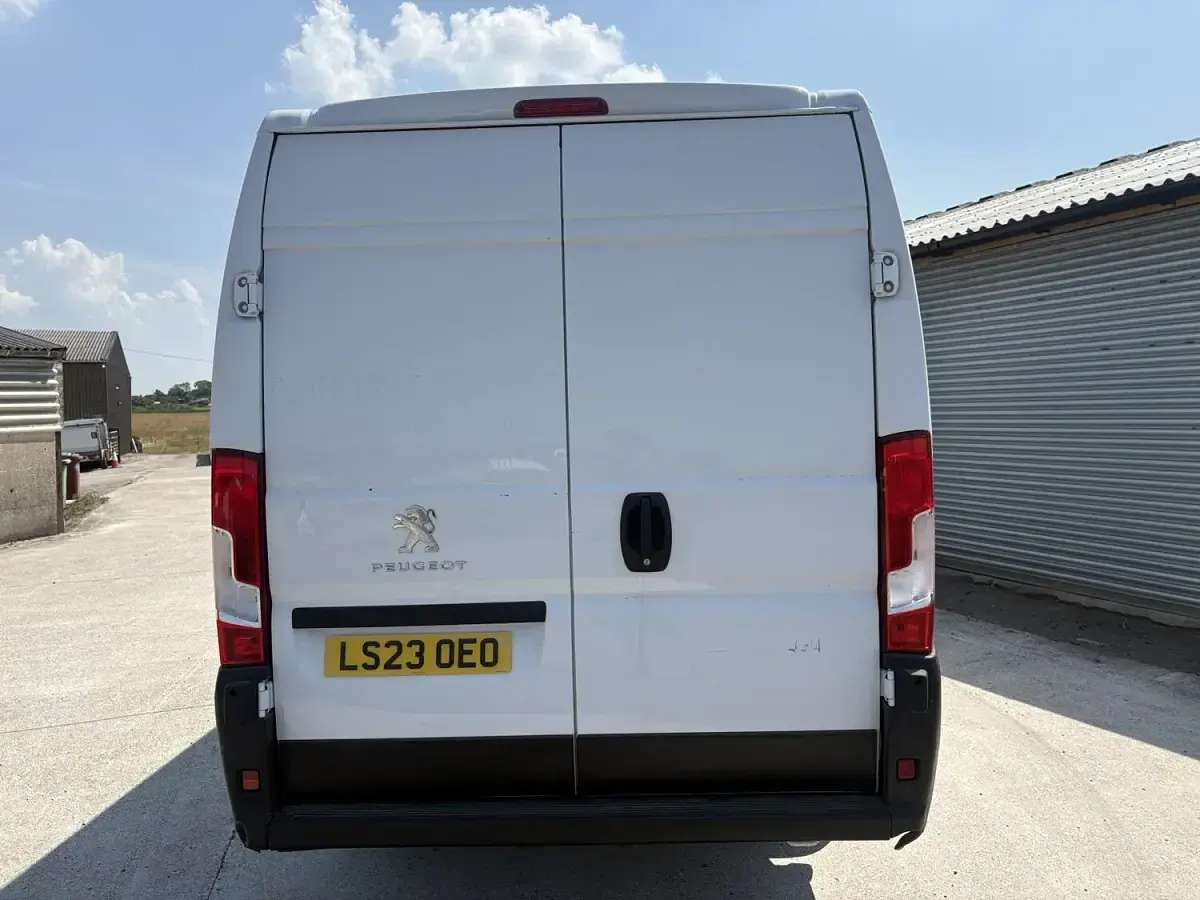 Used Peugeot Boxer S 140 HP (102 kW) 2023 White Van