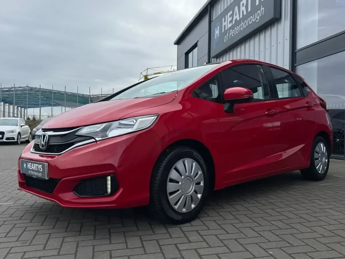 Begagnad Honda Jazz S 102 HK (75 kW) 2019 Röd Halvkombi