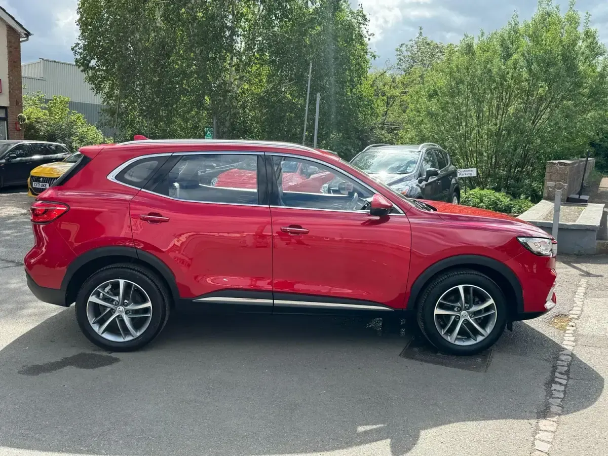 Second-hand MG HS Excite 162 CP (119 kW) 2023 Roșu SUV