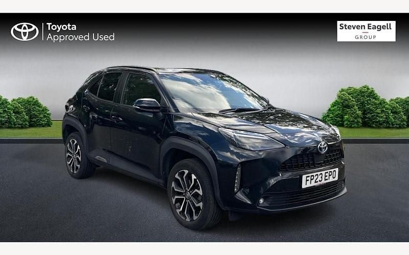 Used 2025 Toyota Yaris Hybrid Design Estate | £19,775 (Good price) - Image 1/4