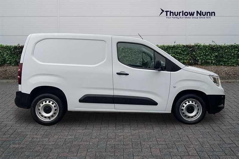 Used Vauxhall Combo S 100 HP (73 kW) 2023 White MPV