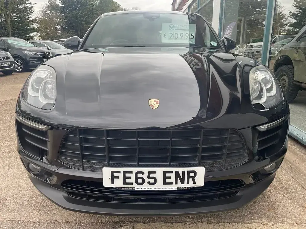 Used Porsche Macan 258 HP (189 kW) 2015 Black SUV