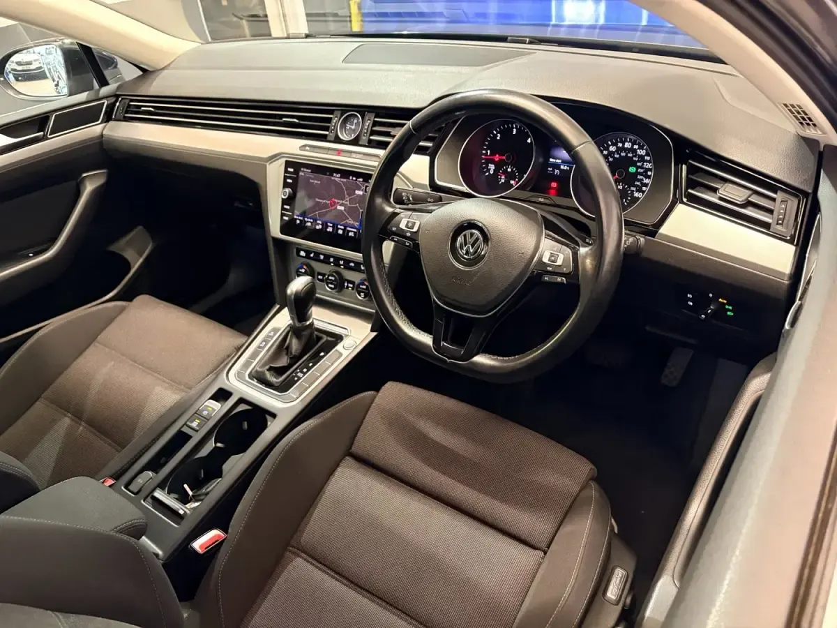 Usado VW Passat Business 150 CV (110 kW) 2019 Gris Familiar
