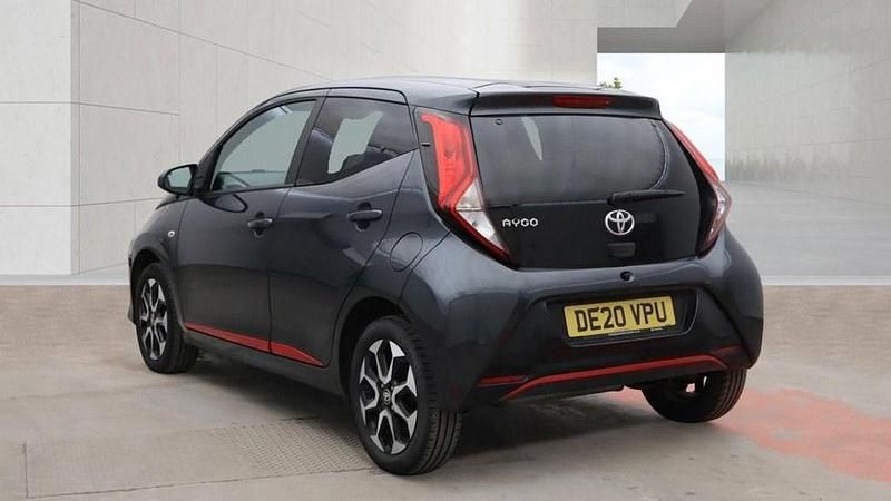 Usado Toyota Aygo Trend 71 HP (52 kW) 2020 Cinzento Citadino