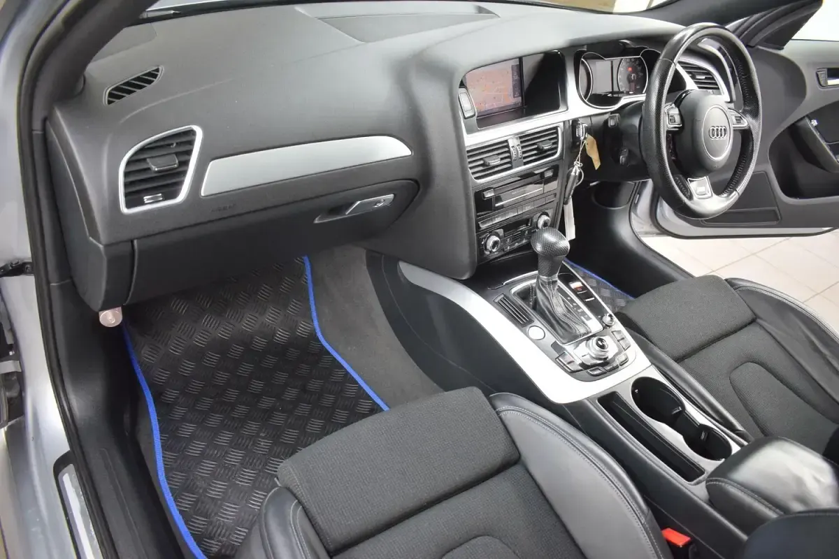 Used Audi A4 S-Line 211 HP (155 kW) 2025 Silver Sedan