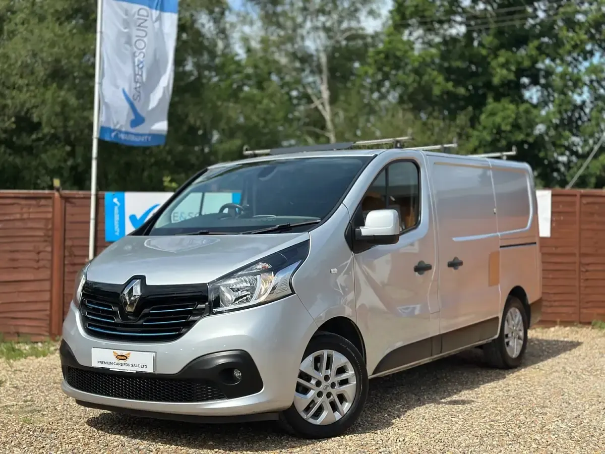 Used Renault Trafic 2017 Silver MPV