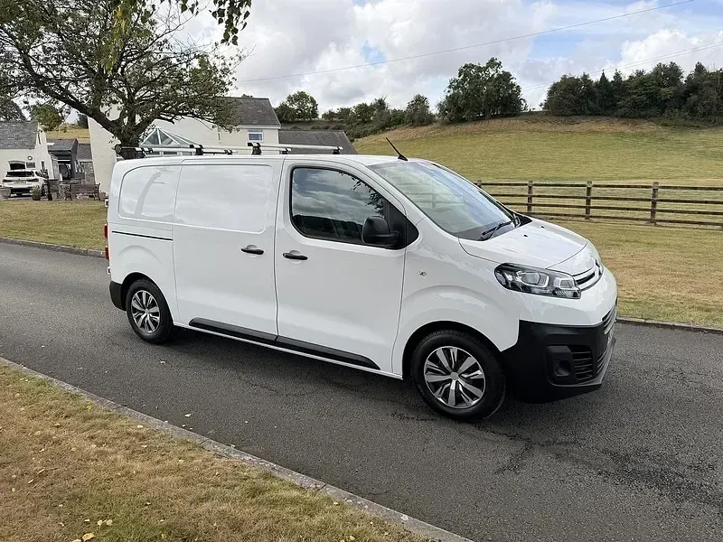 Used Citroën Dispatch 100 HP (73 kW) 2021 White MPV