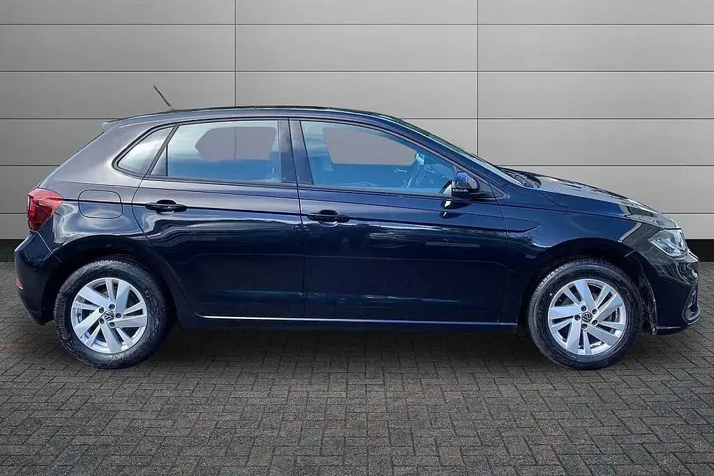 Used VW Polo Life 95 HP (69 kW) 2022 Deep black Hatchback