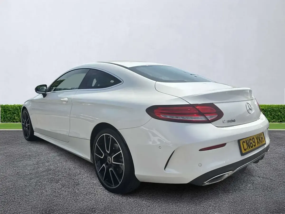 Used Mercedes C300 AMG Line Premium 258 HP (189 kW) 2019 White Coupe