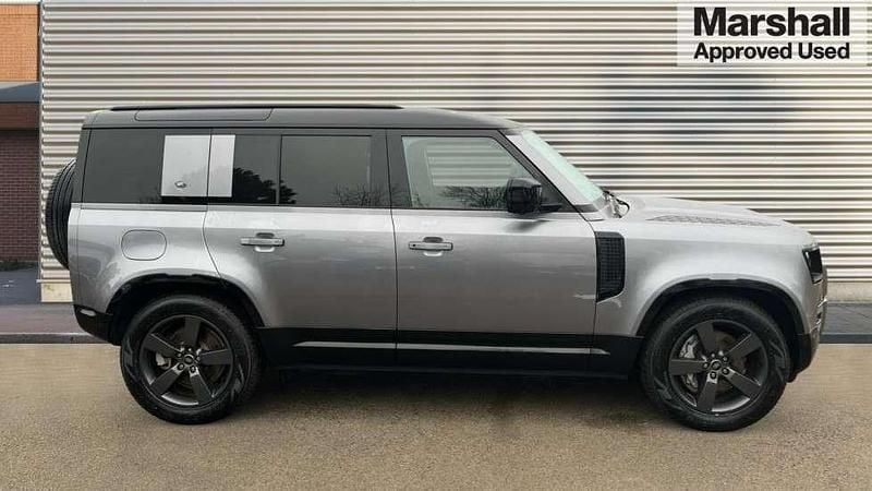 Used Land Rover Defender HSE Dynamic 404 HP (297 kW) 2024 Eiger grey metallic SUV