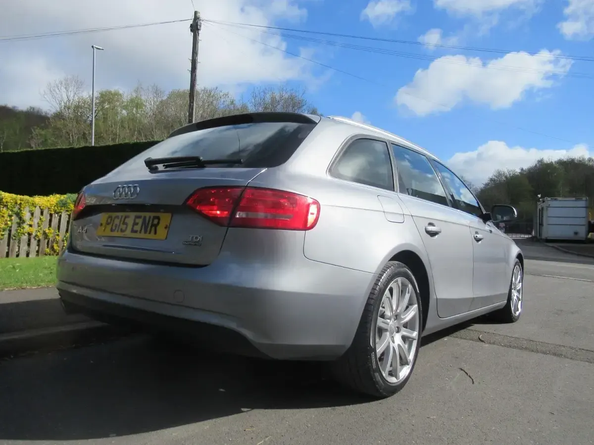 Used Audi A4 Advanced 177 HP (130 kW) 2015 Grey Estate