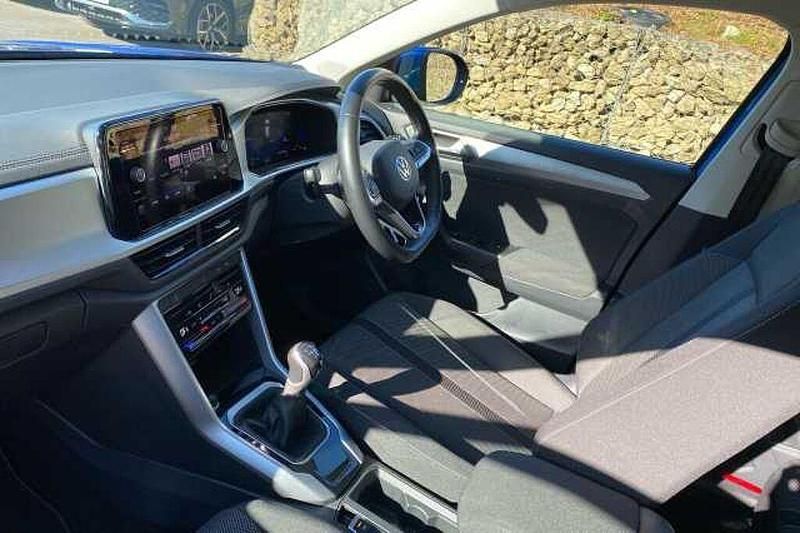 Used VW T-Roc Life 110 HP (80 kW) 2023 Blue SUV