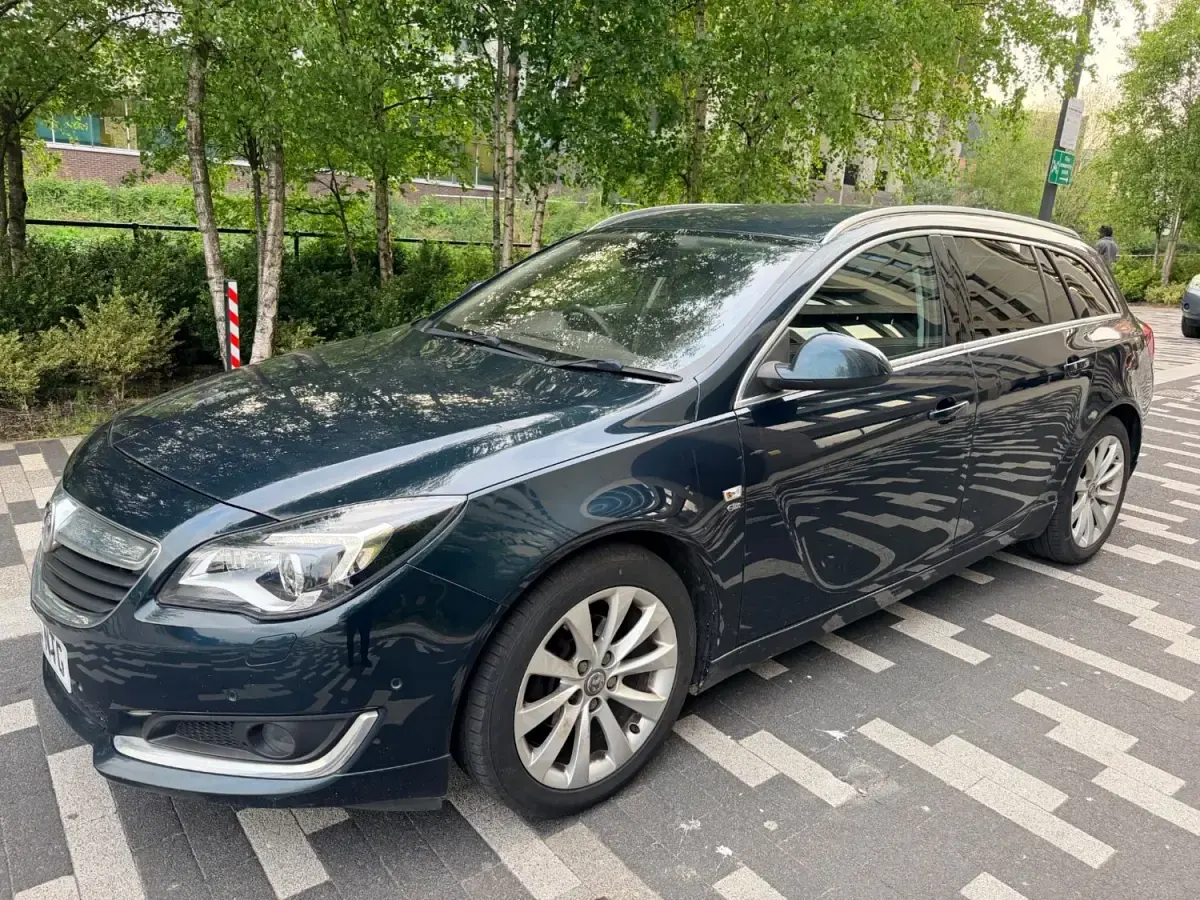 Second-hand Vauxhall Insignia Elite 2016 Verde Break