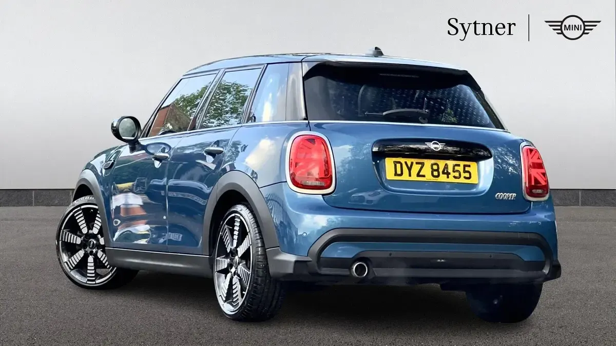 Used Mini Cooper Exclusive 134 HP (98 kW) 2023 Blue Hatchback