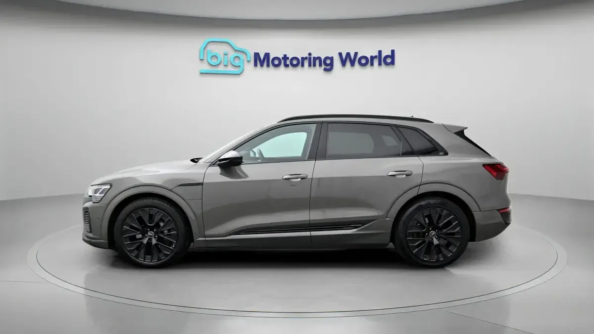 Usado Audi Q8 e-tron Black Edition 300 kW (408 HP) 2023 Cinzento SUV