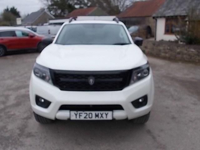 White Used 2020 Nissan Navara N-Guard Pickup | £8,995 (Fair price) - Image 1/4