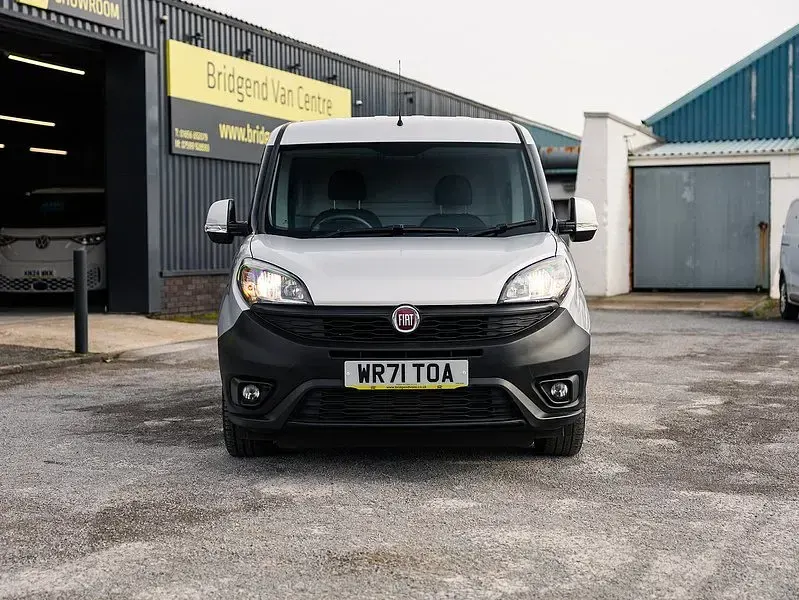 Used Fiat Doblò 120 HP (88 kW) 2021 Silver MPV