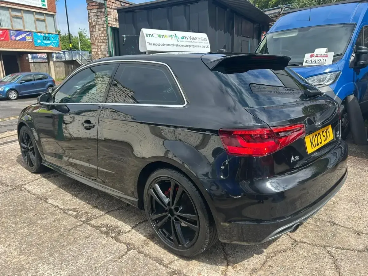 Usado Audi A3 S-Line 110 HP (80 kW) 2015 Preto Citadino