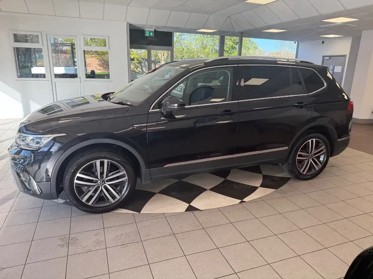 Used VW Tiguan Allspace Elegance 150 HP (110 kW) 2023 Black SUV