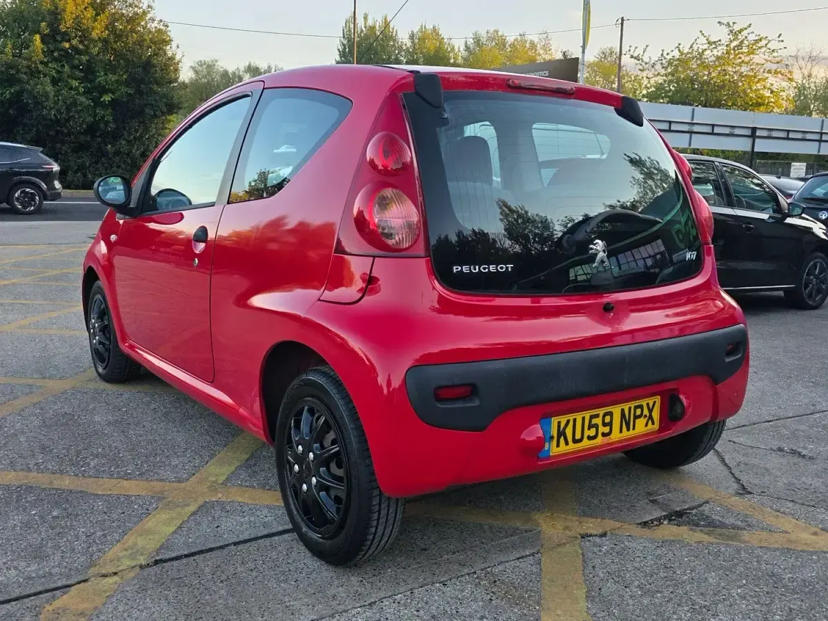 Second-hand Peugeot 107 68 CP (50 kW) 2009 Roșu Hatchback