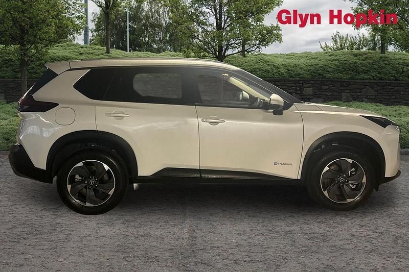 New Nissan X-Trail N-Connecta 2025 White SUV