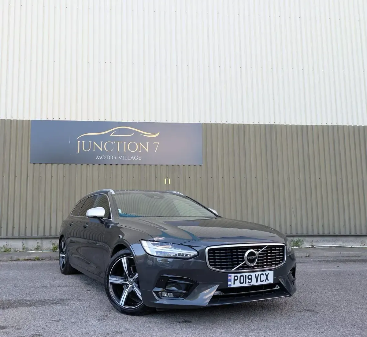 Used Volvo V90 R-Design 190 HP (139 kW) 2019 Grey Estate