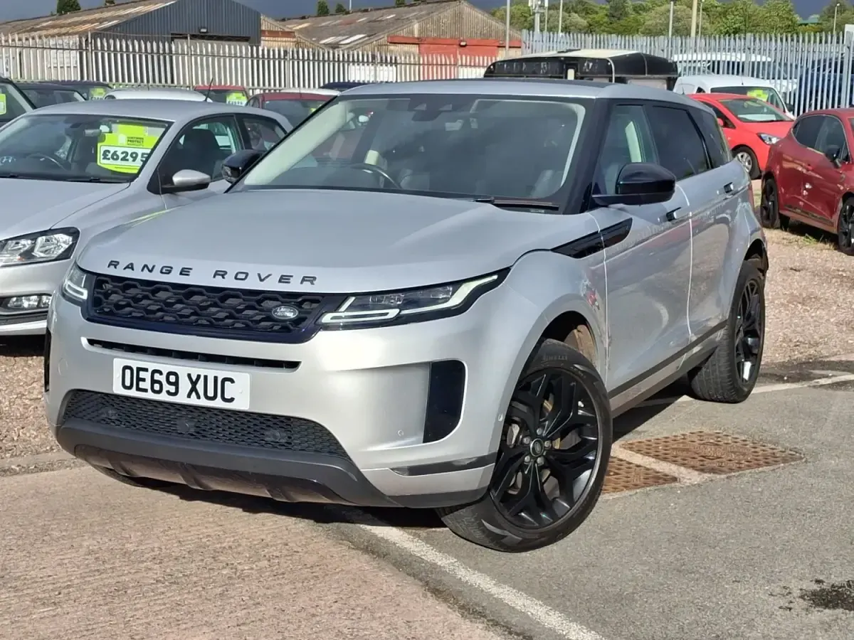 Käytetty Land Rover Range Rover evoque SE 2020 Hopea Katumaasturi