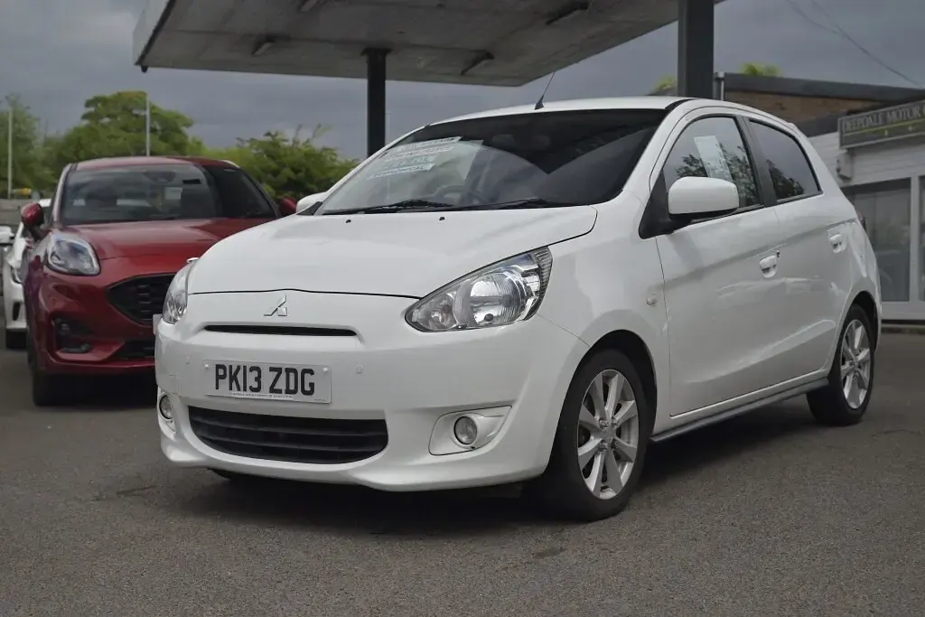 Used Mitsubishi Mirage 79 HP (58 kW) 2013 White Hatchback