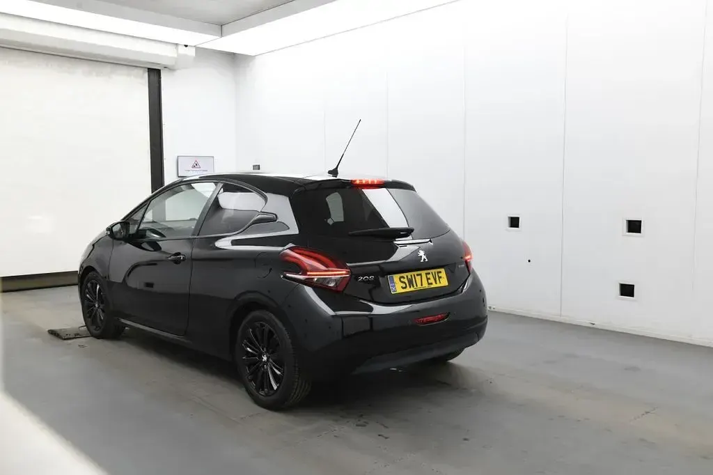 Used Peugeot 208 82 HP (60 kW) 2017 Black Hatchback