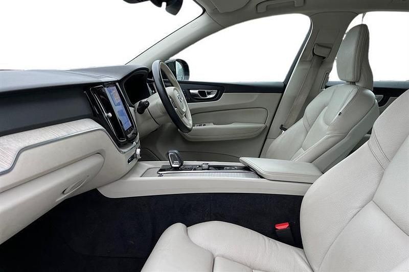 Usado Volvo XC60 Plus 250 HP (183 kW) 2023 Azul SUV