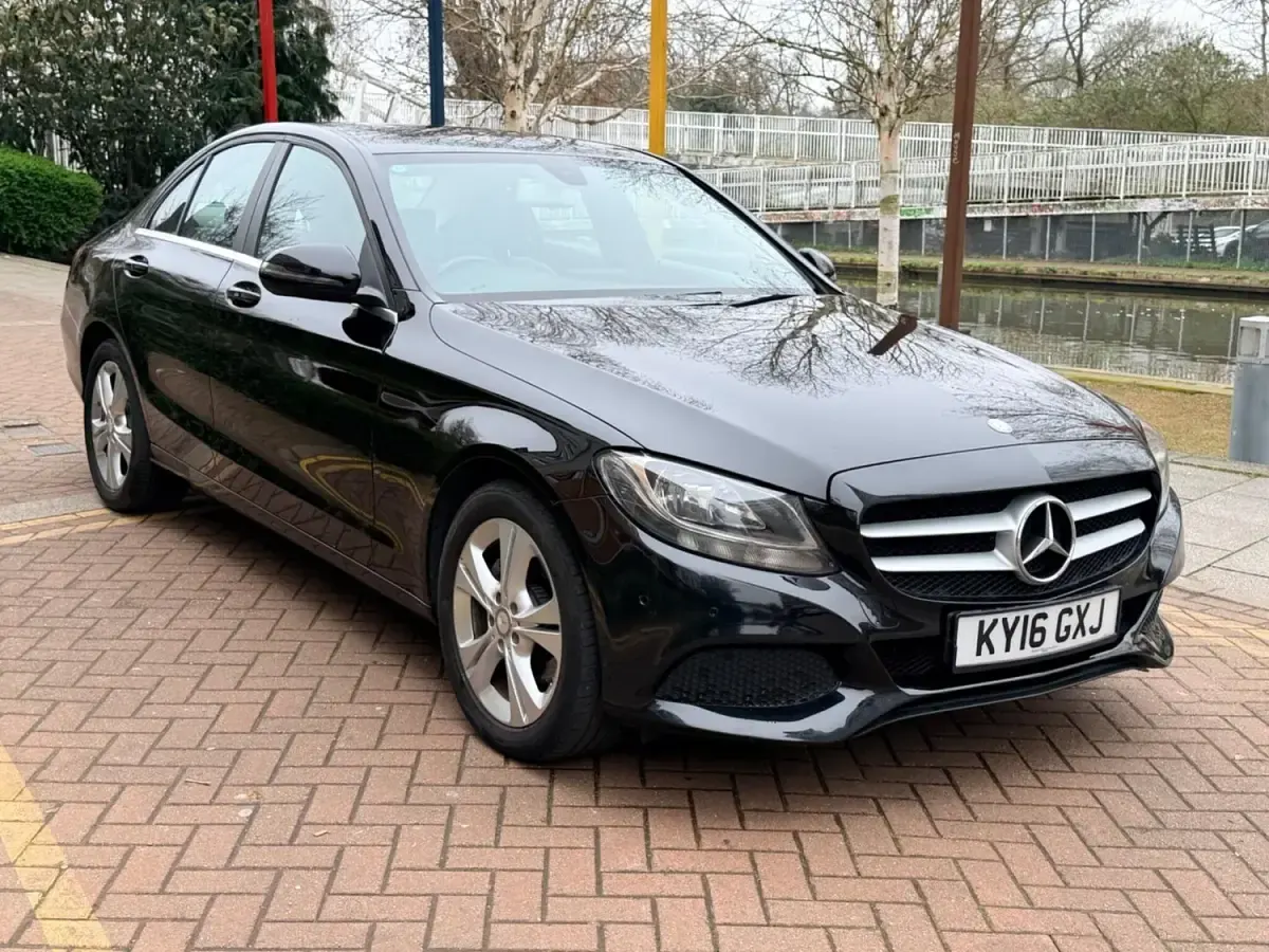 Usado Mercedes C220 Executive 2016 Negro Berlina