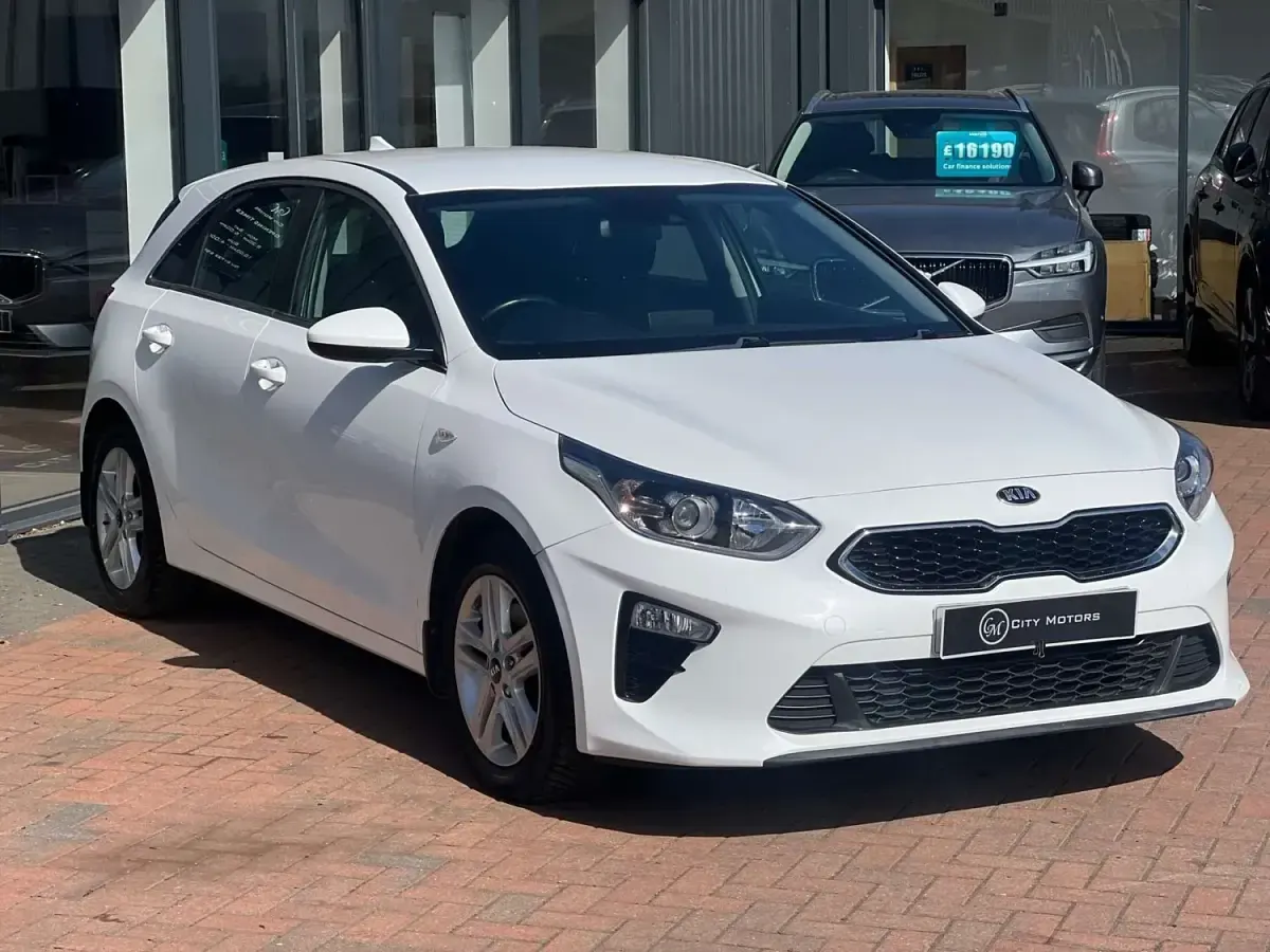 Usado Kia Ceed 114 CV (83 kW) 2019 Blanco Utilitario