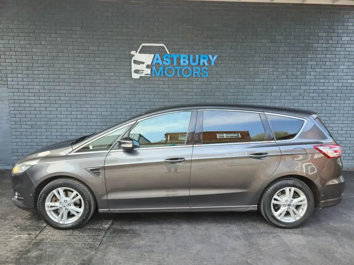 Begagnad Ford S-MAX Titanium 2015 Grå Minibuss