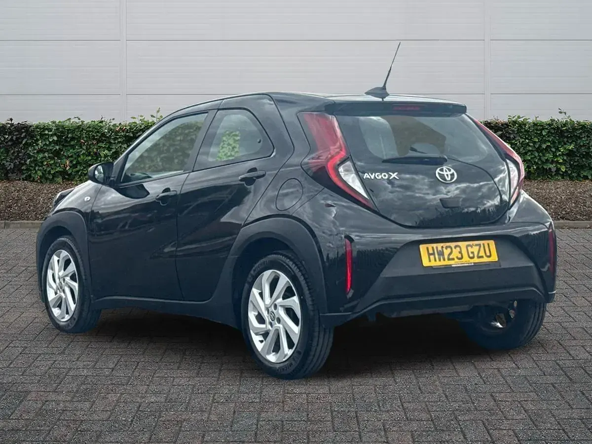 Used Toyota Aygo X PURE 72 HP (52 kW) 2023 Black SUV