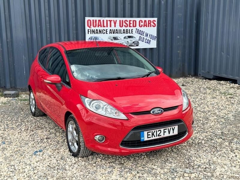 Used Ford Fiesta Zetec 82 HP (60 kW) 2012 Red Hatchback