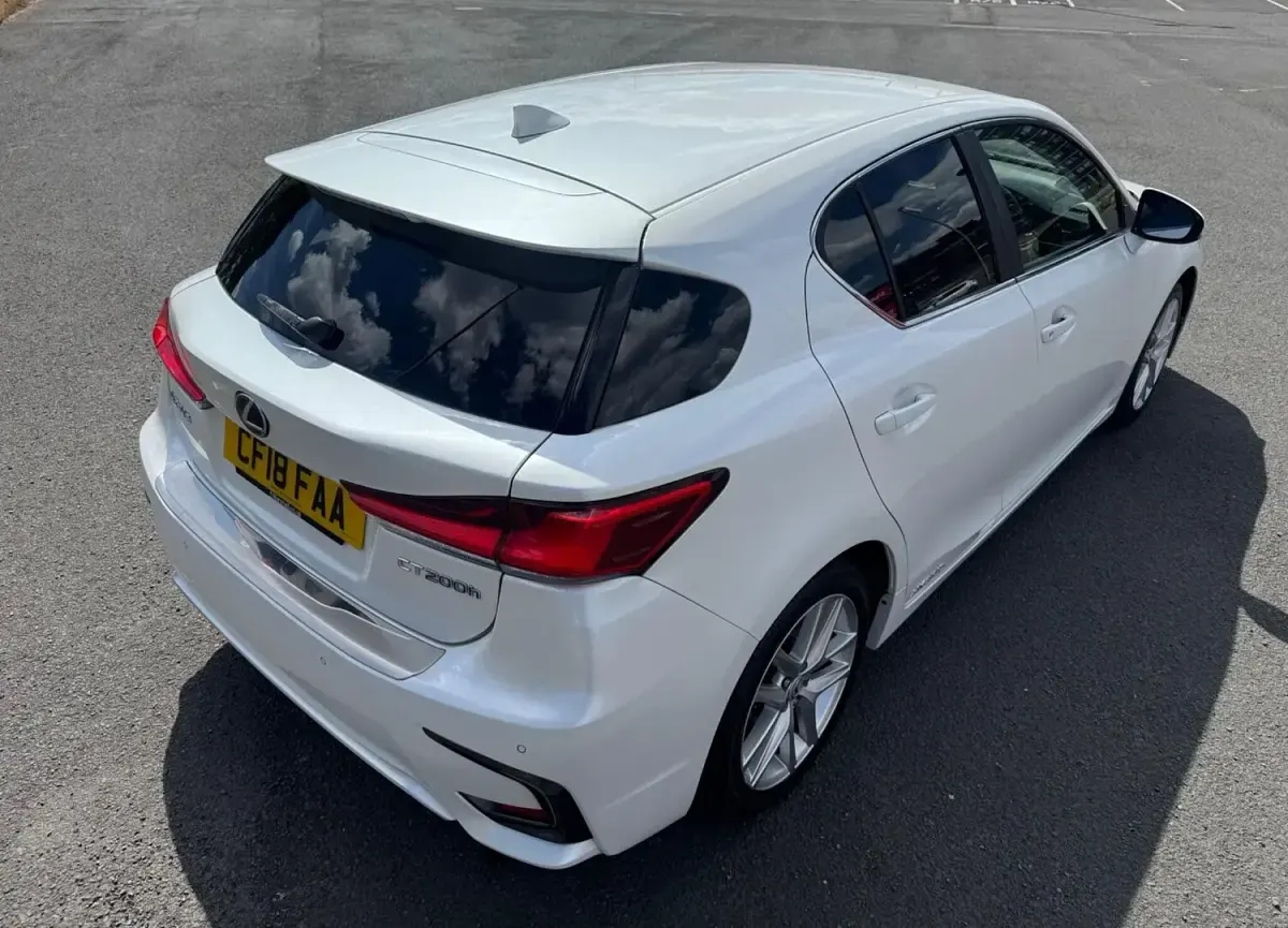 Used Lexus CT200h Luxury Line 2018 White Hatchback