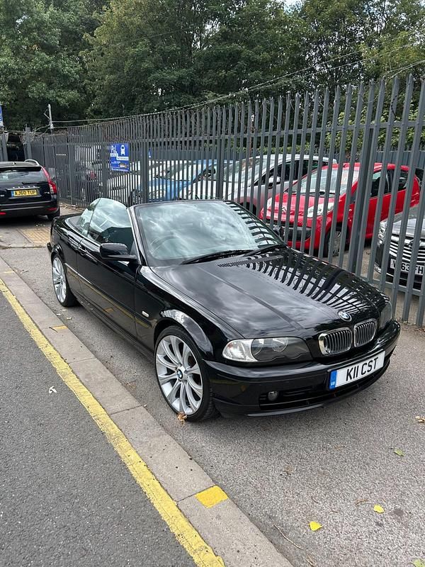 Black Used 2002 BMW 320 Cabriolet Cabriolet | £2,495 (A bit pricey) - Image 1/4