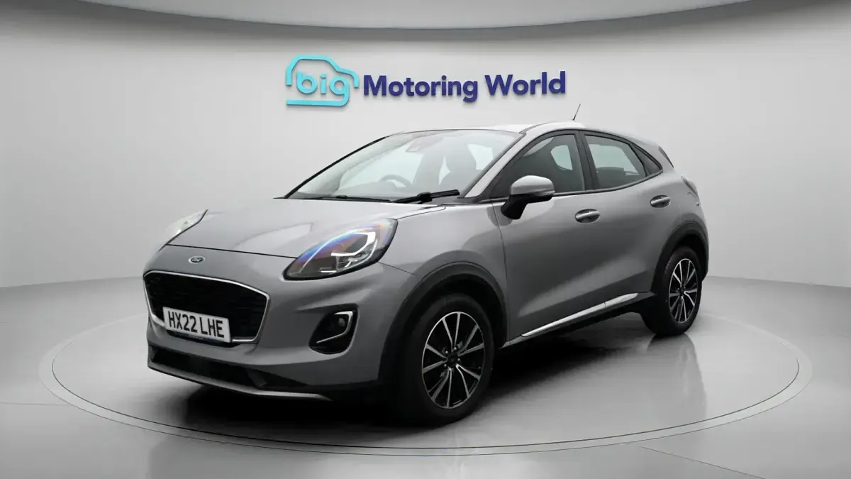 Käytetty Ford Puma Titanium 125 HP (91 kW) 2022 Hopea Katumaasturi