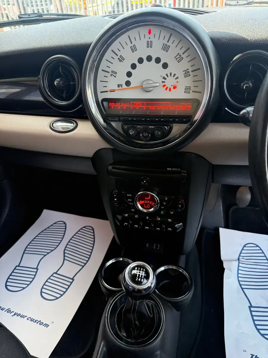 Used Mini Cooper D Hatch 110 HP (80 kW) 2014 White Hatchback