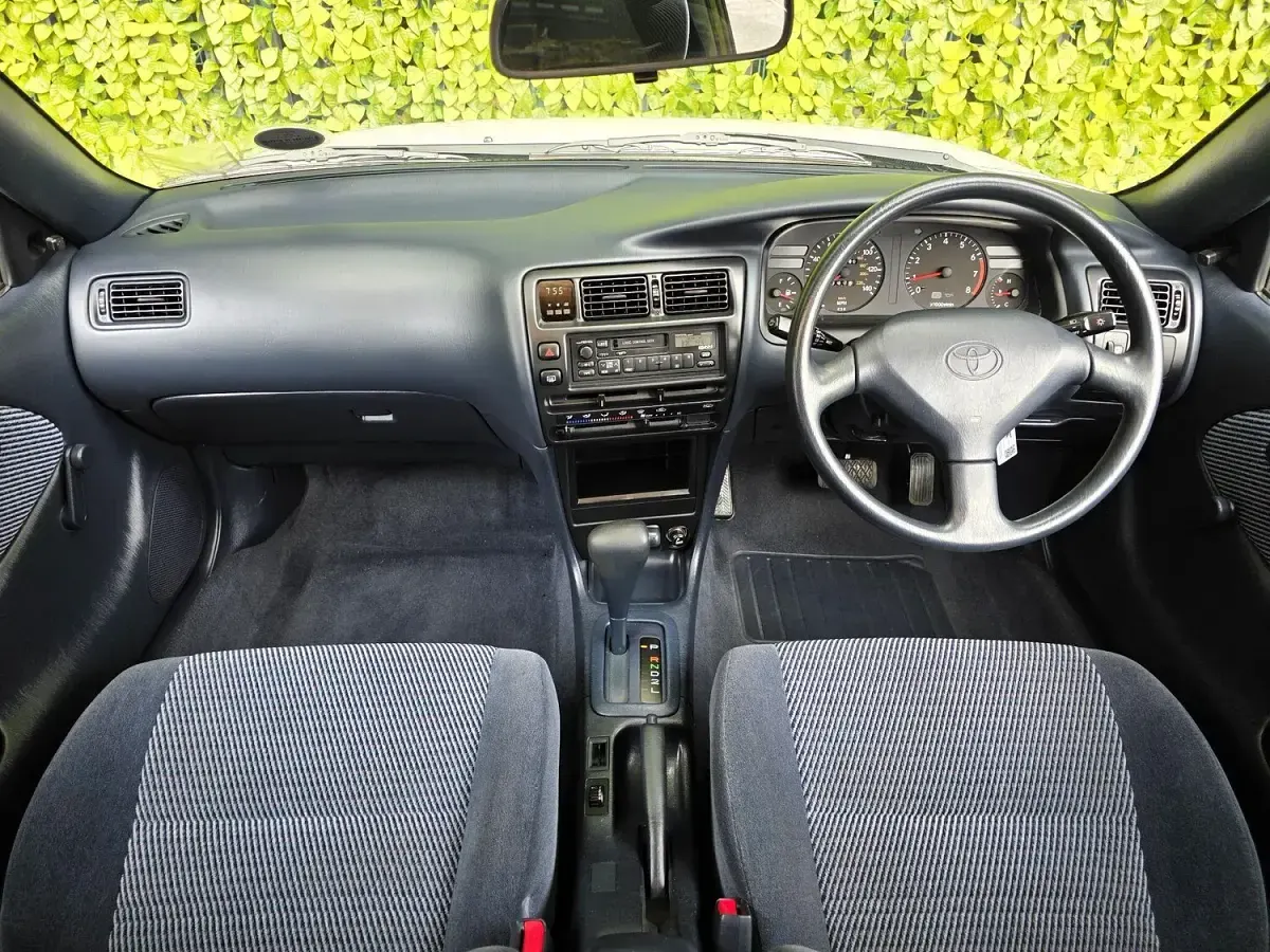 Used Toyota Corolla 87 HP (63 kW) 1993 White Hatchback