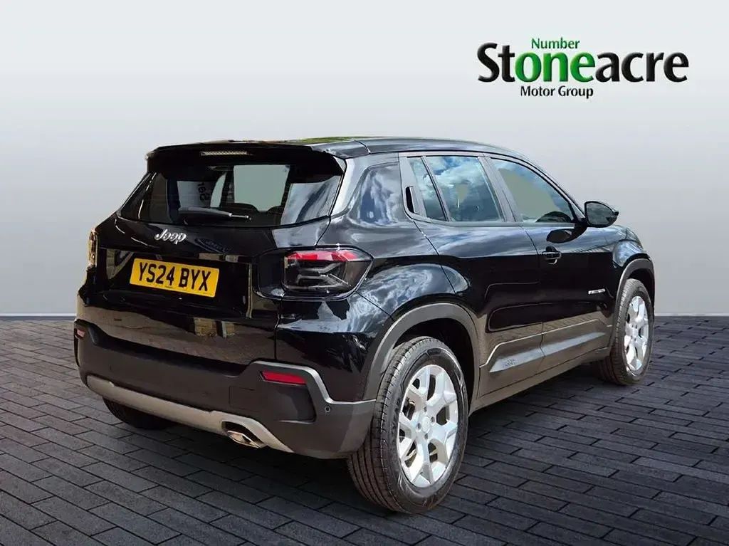 Begagnad Jeep Avenger Altitude 100 HK (73 kW) 2024 Svart SUV